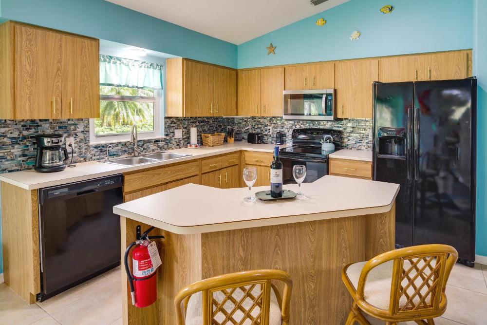 Pet-Friendly Sebastian Home with Porch and Lake View!